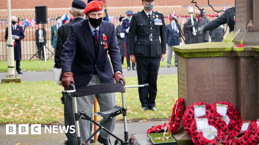 Armistice Day Pandemic Does Not Stop Bedworths Tribute Bbc News