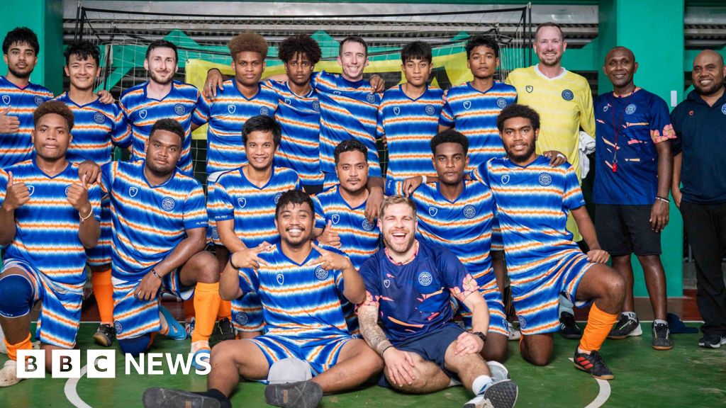 Devon coach helps Marshall Islands football team