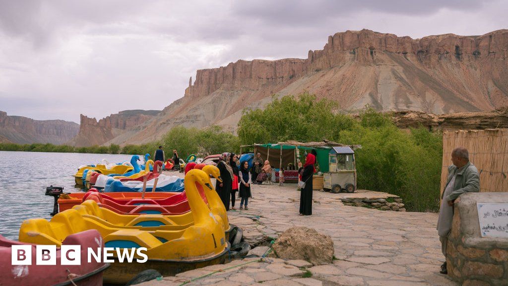 Afghanistan: Taliban ban women from visiting national park