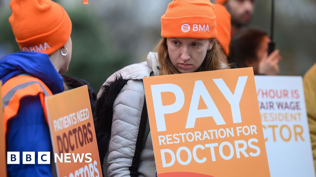 Streeting brands doctors' union 'moaning minnies' over GP online booking