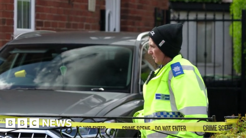 Fearnville Close: Woman's Death In Leeds House 'suspicious' - Police 