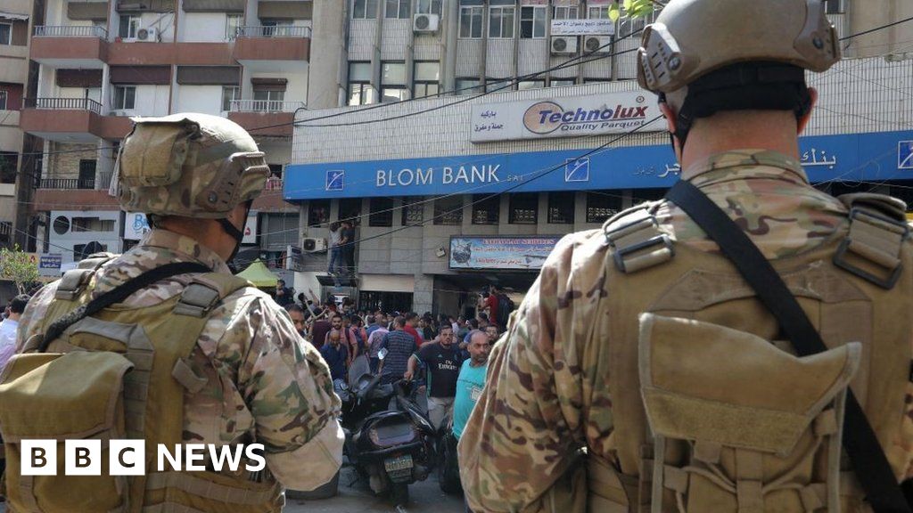 Lebanese banks to close after shutdown amid economic crisis