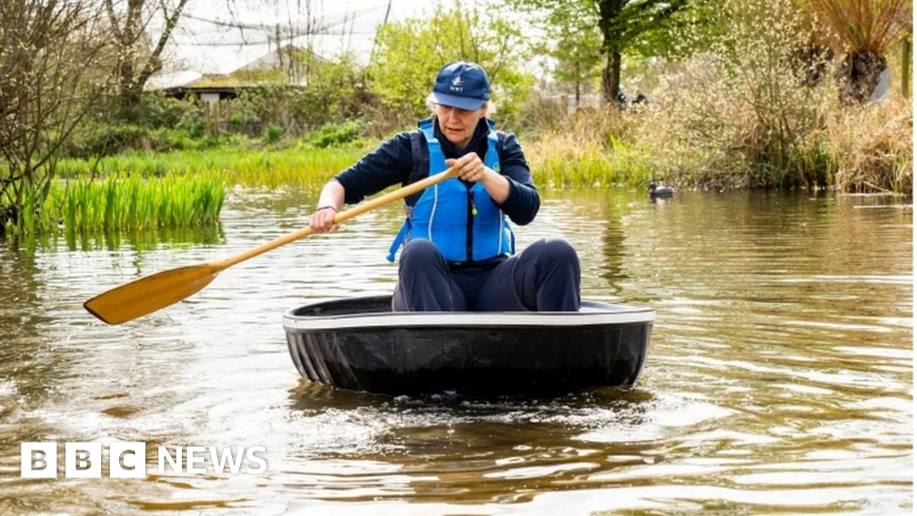 Canoe Safari Warden raising money for WWT Slimbridge