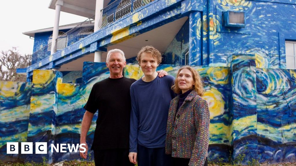 Van Gogh Starry Night House Mural In Florida Can Stay    102604200 Hi048231078 