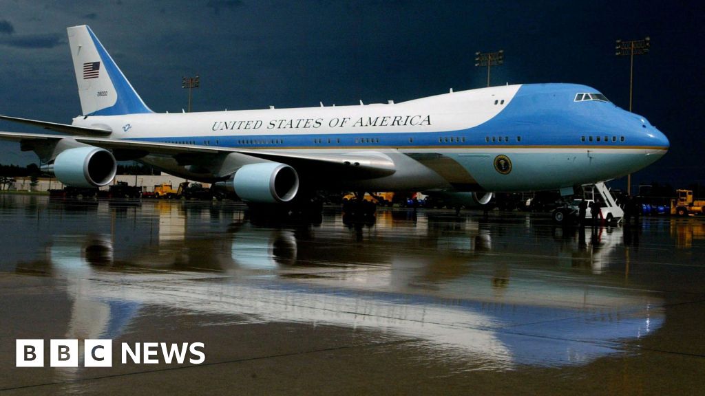 Saya tidak senang dengan Boeing, Trump mengatakan melalui Air Force One