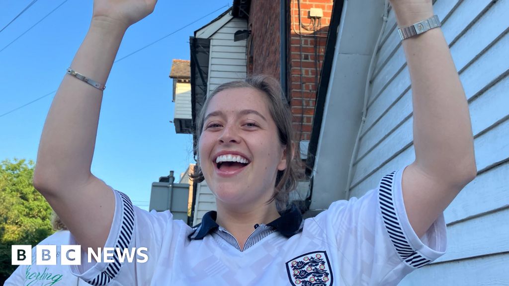 bbc.co.uk - Henry Godfrey-Evans - England footballers came home for Chelmsford pub, says landlady