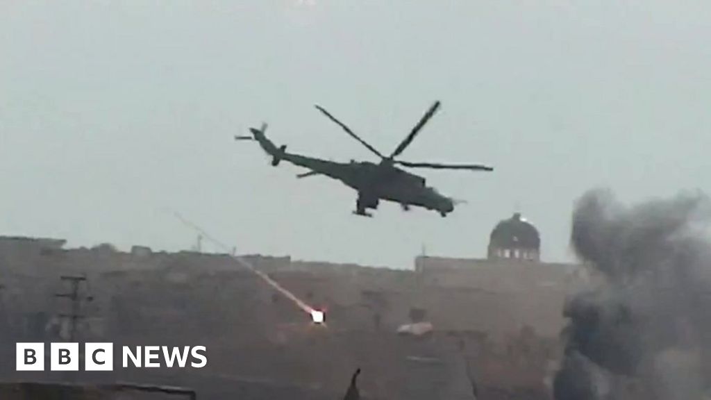 Syria crisis: Thousands flee Aleppo after fighting increases - BBC News