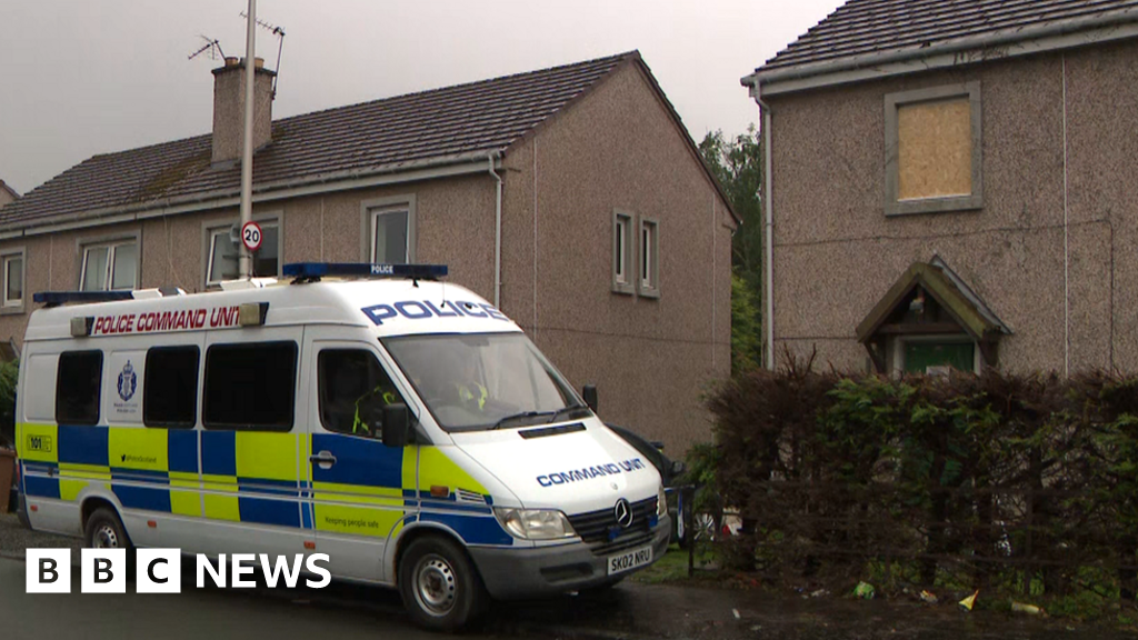 Dramatic Footage Torched Car Gunshots In Edinburgh Estate - 2d7iub3