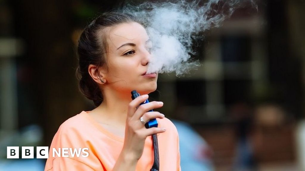 Vaping: Government plans underage crackdown