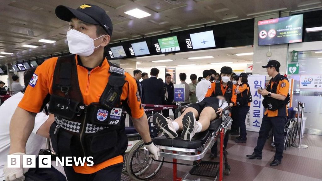 Asiana Airlines: A passenger was arrested for opening the plane door during a flight to South Korea