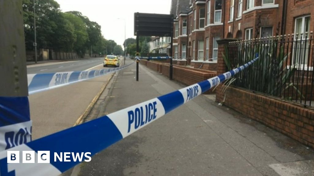 Three Arrested Over Hull Street Assault Death - BBC News