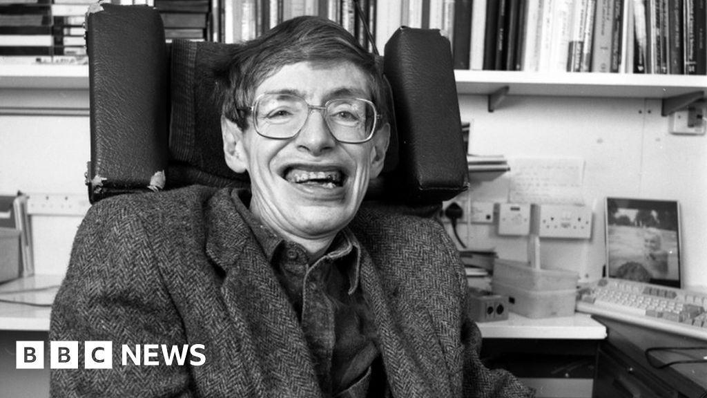 a short biography of stephen hawking