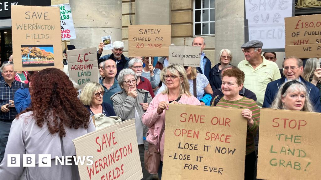 Council's decision to fence off Werrington Fields to be reviewed - BBC News