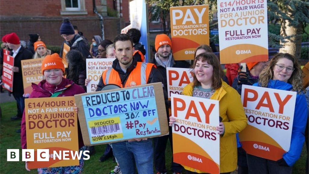 Junior doctors' strike: Thousands of NHS appointments hit by walkout