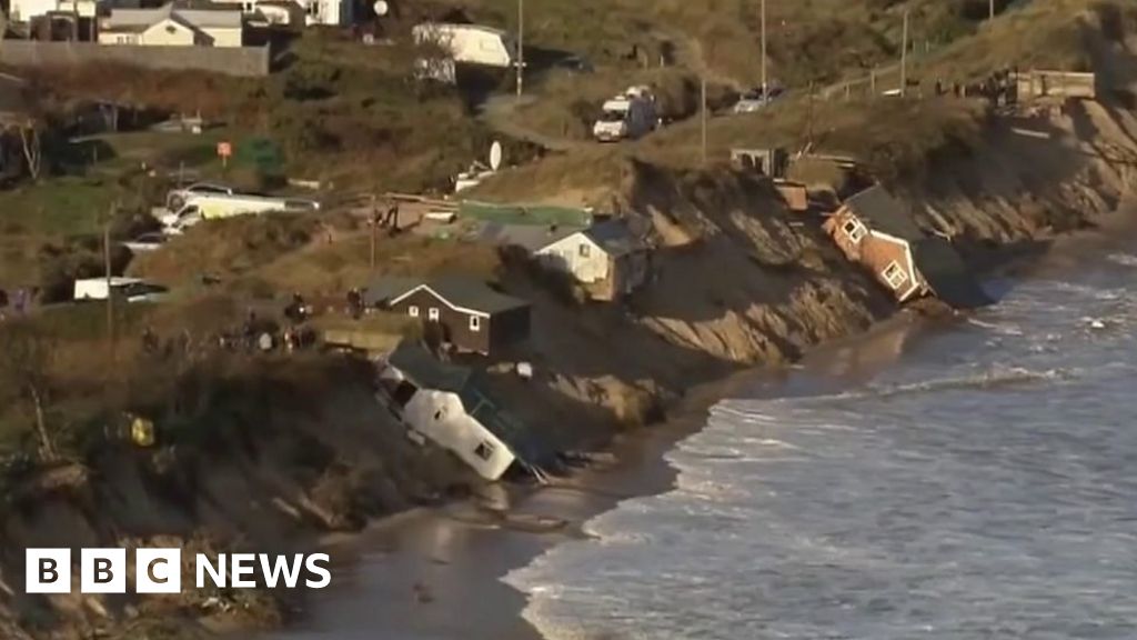 Coastal Erosion What S The Future For Fairbourne And Hemsby BBC News    111048500 P084v37x 