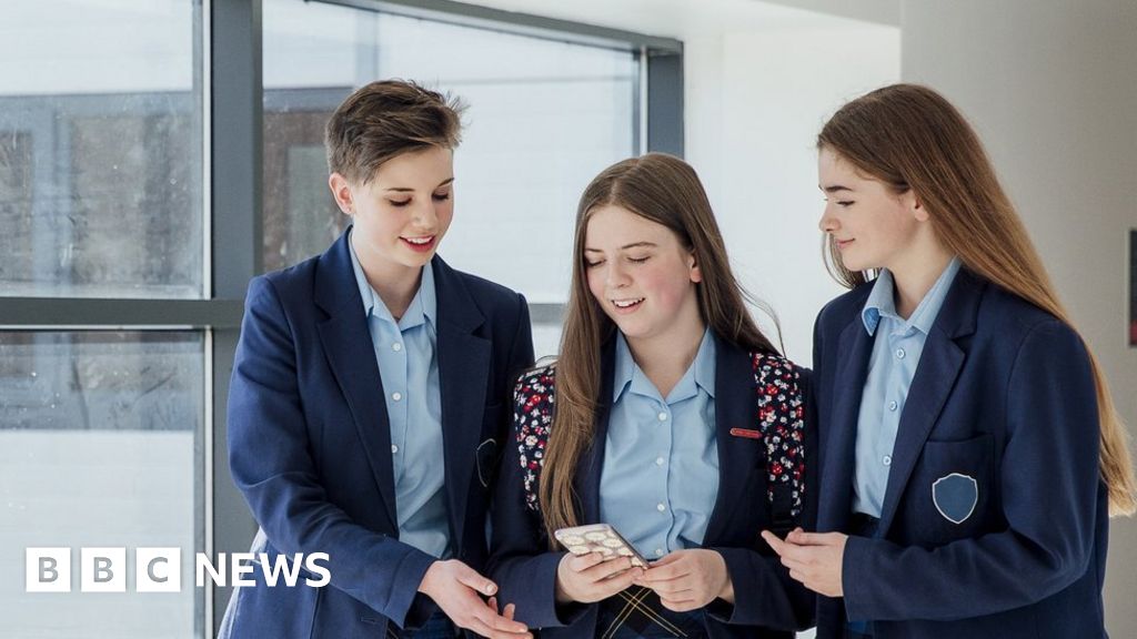 Cost of living Hull council offers school uniform grants BBC News