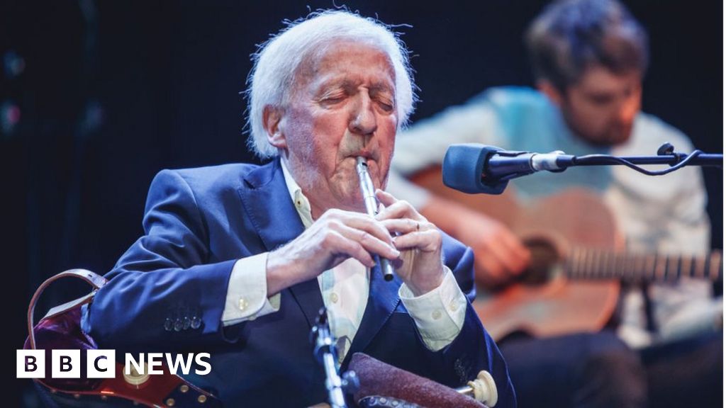 Paddy Moloney: Chieftains founder dies