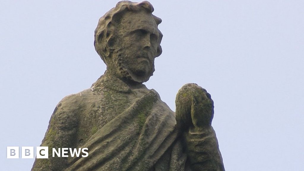 Racist views of renowned fossil hunter uncovered