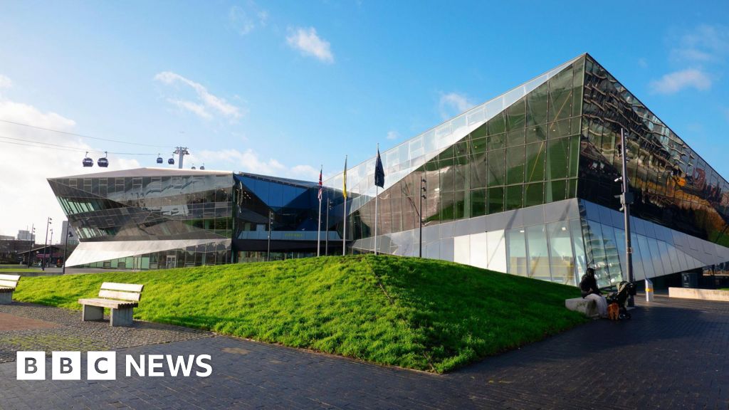 City Hall policing office staff to strike over pay