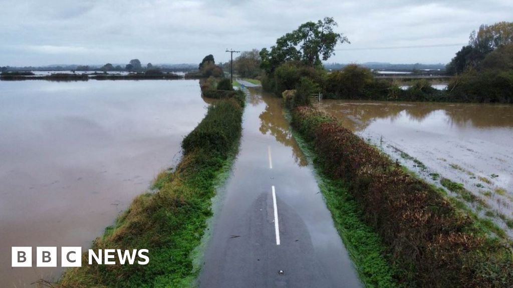 Holme: Nottinghamshire village cut off by road due to flooding 