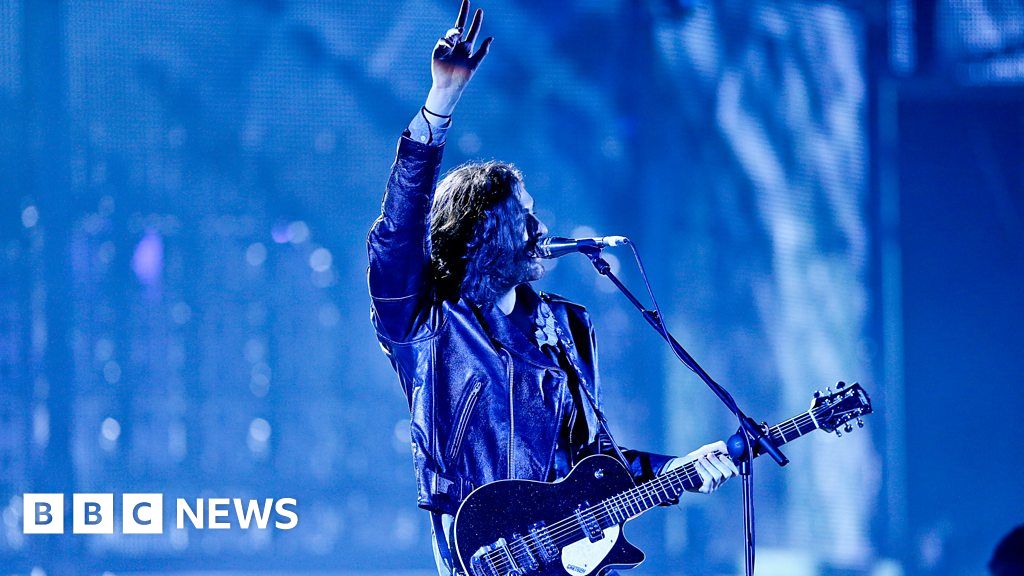 Hozier performs Take Me To Church at the BBC Music Awards 2015 BBC News