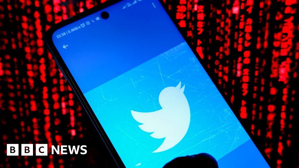 Thousands of users report Twitter outage as app breaks down