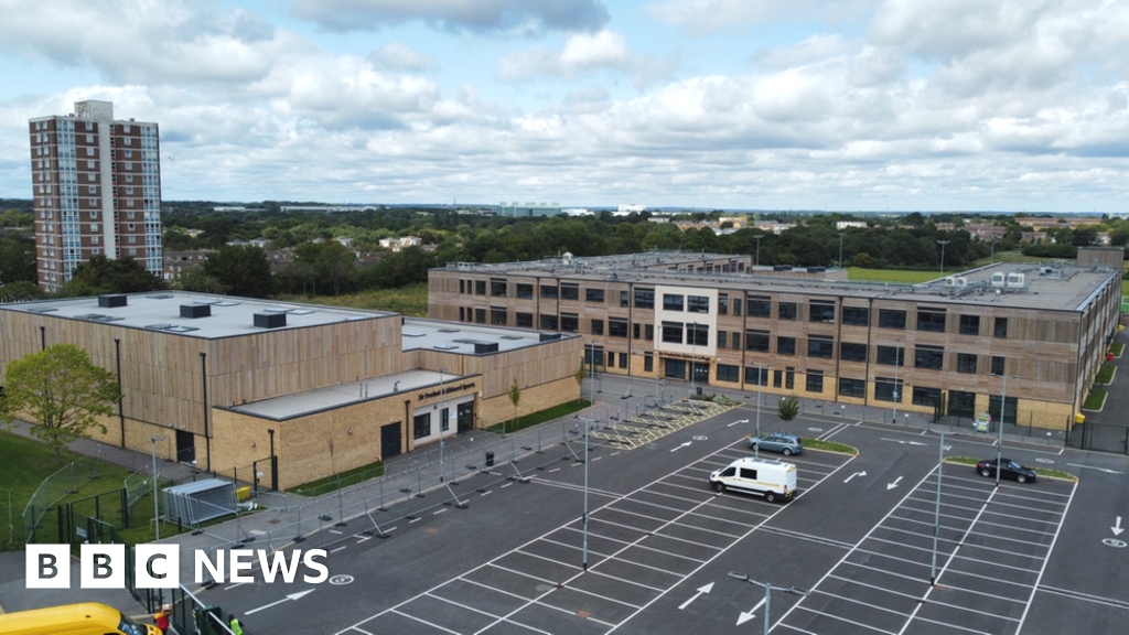 Harlow school delays classroom teaching again over safety work