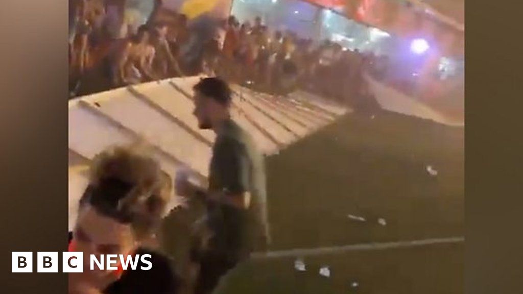 Heavy winds cause havoc at Spanish festival