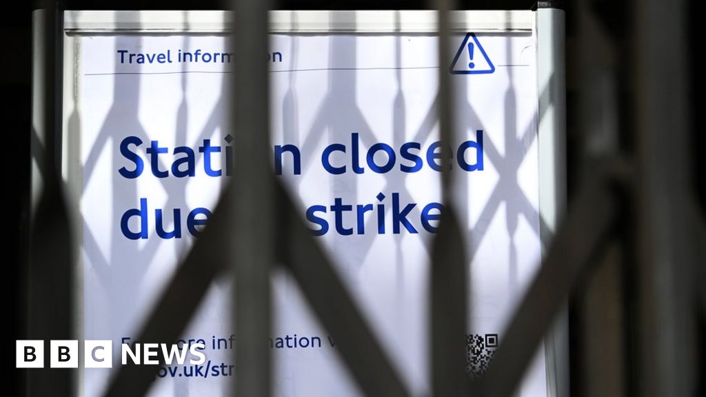 إضراب مترو أنفاق لندن: اضطراب السفر وسط إجراءات RMT