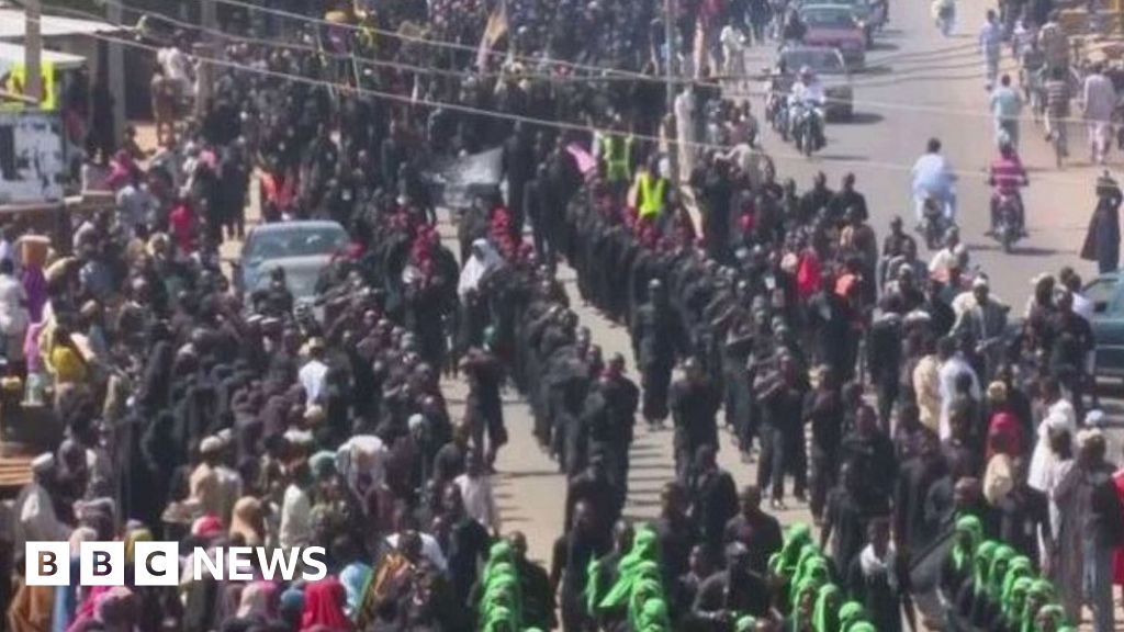 Nigerian Shia Muslims Protest Over Military Crackdown Bbc News 1608