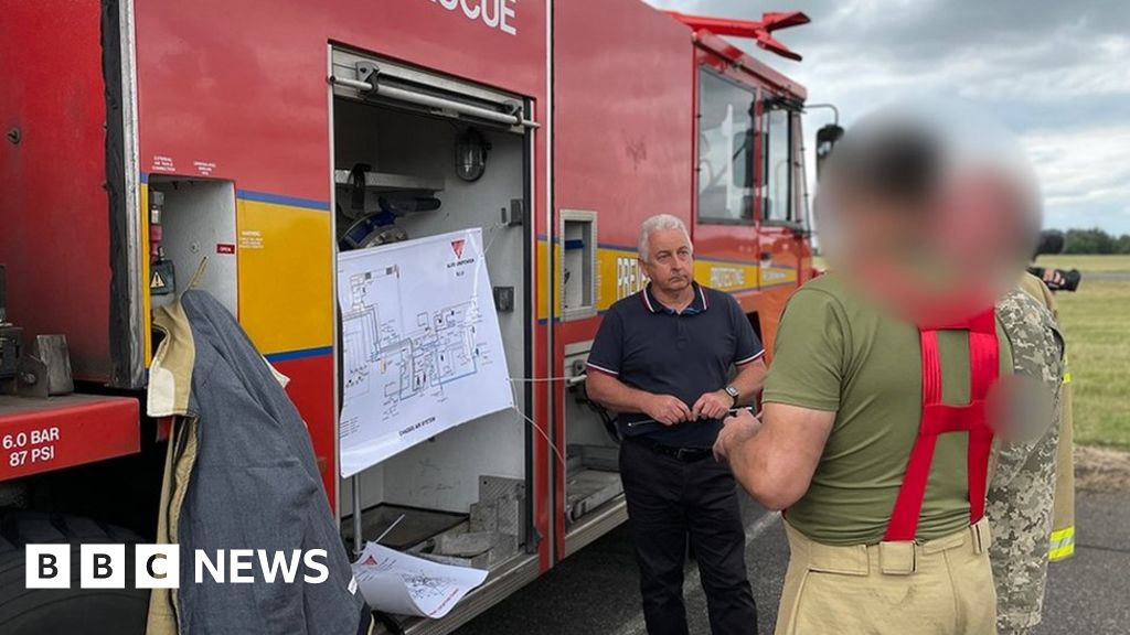 De Royal Air Force traint Oekraïners op gespecialiseerde Wittering-brandweerauto’s