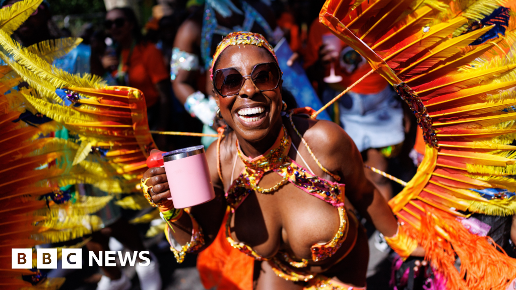 Performers hit west London for main parade