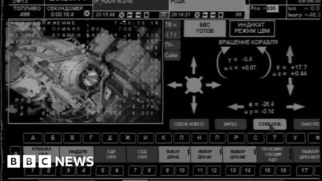 Tim Peake rocket launch: Soyuz docks with the ISS - BBC News