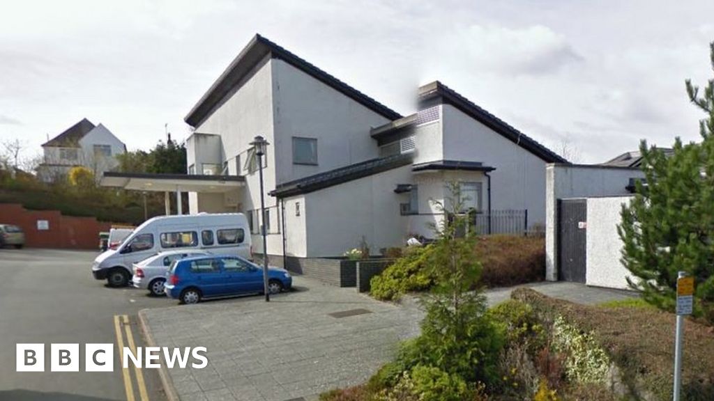 Four staff investigated at Bryn Hesketh unit, Colwyn Bay BBC News
