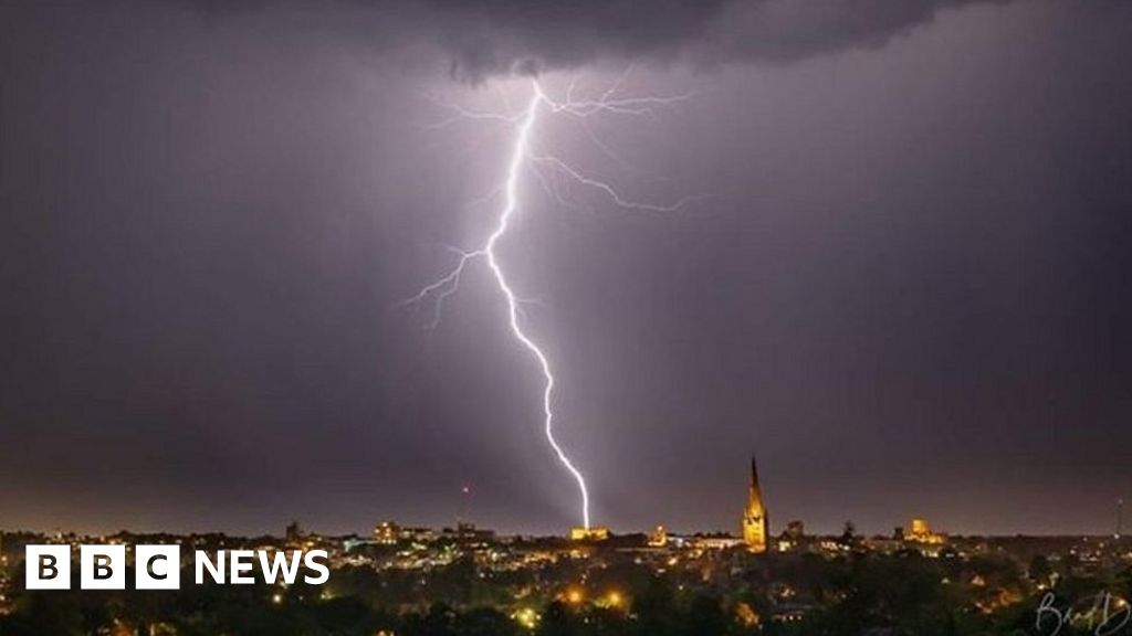 Spectacular Lightning Follows Day Of Record Heat In The East Bbc News 