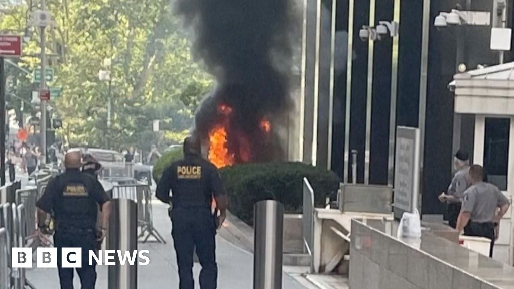 'Anti-ICE' Army veteran set fire outside Manhattan federal building, say officials