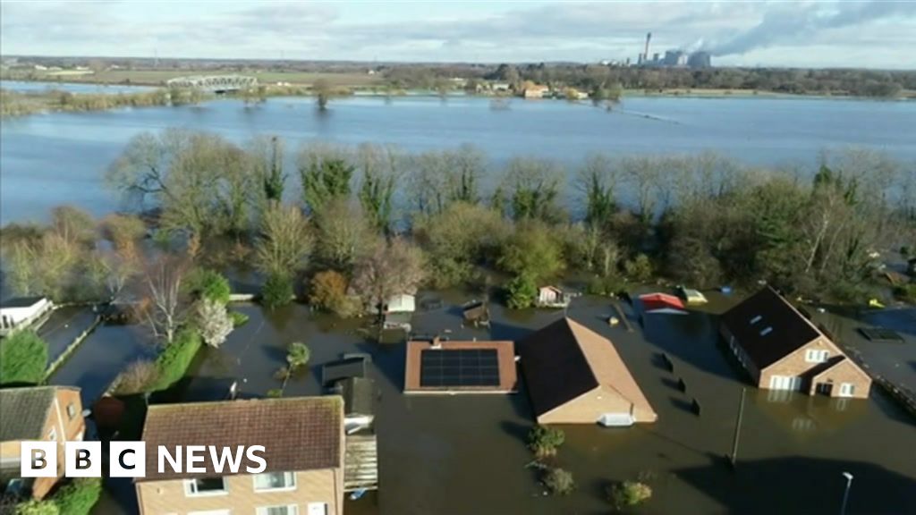 East Yorkshire flooding: River levels 'dropping' in Snaith 