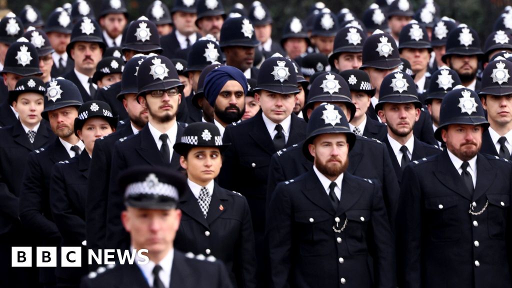 Matiu Ratana: Memorial held for Met Police sergeant shot dead