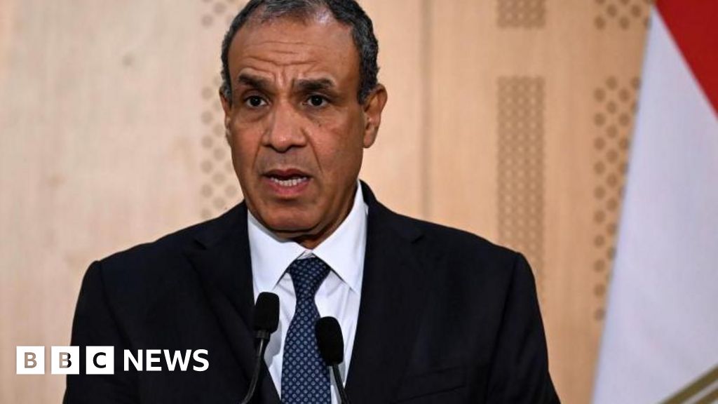 UK closes embassy in Cairo after security barriers removed
