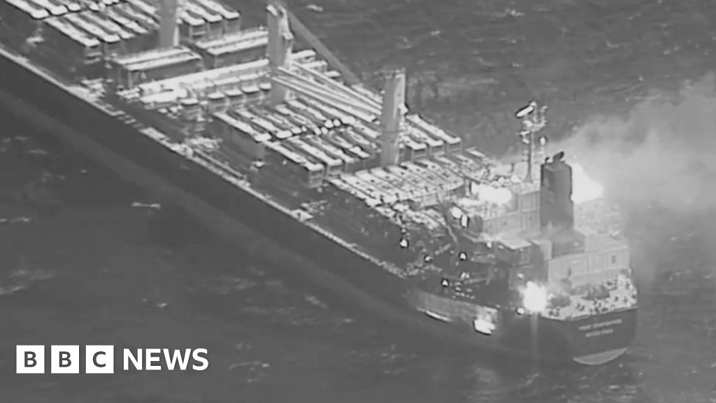 Trzech zabitych w ataku rakietowym Houthi na statek towarowy – Armia USA