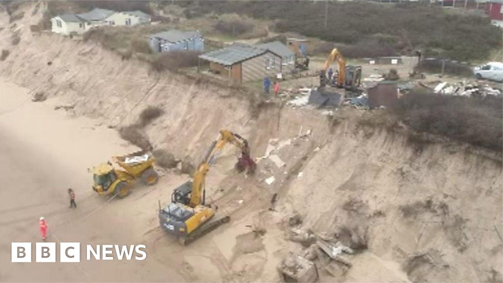 Five Cliff-top Hemsby Homes Demolished - BBC News