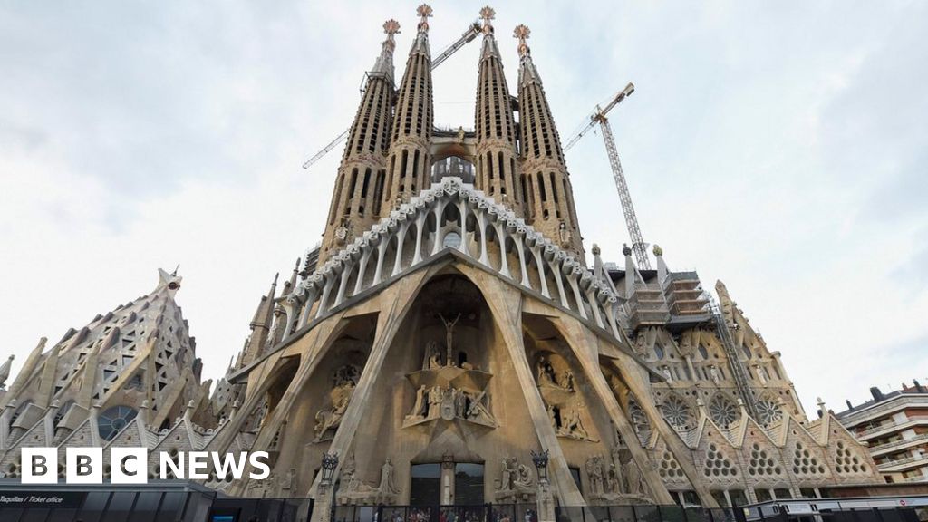 Barcelona S Sagrada Familia Agrees Deal Over Lack Of Licence Bbc