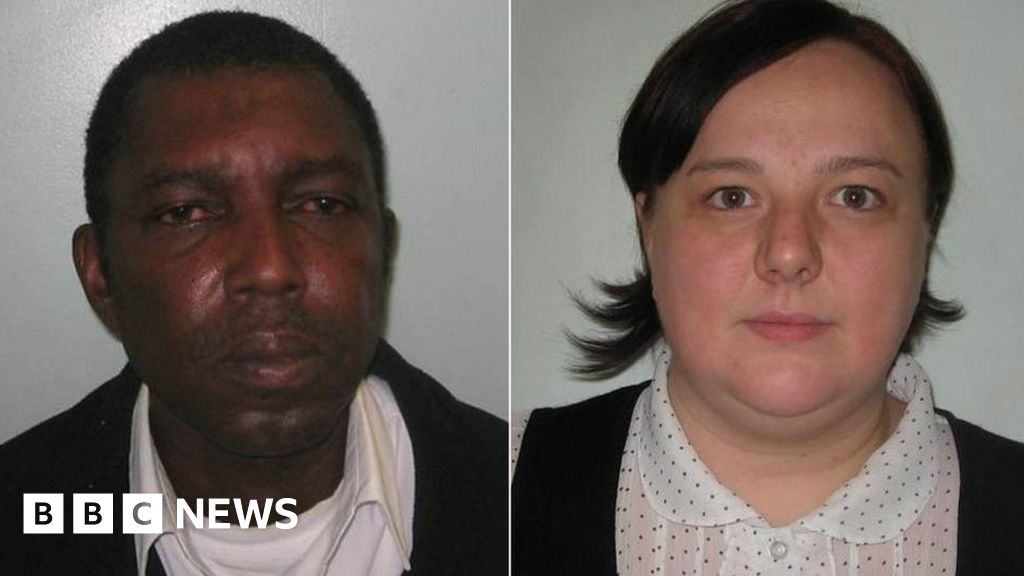 HMP Wandsworth prison officer jailed for smuggling plot BBC News