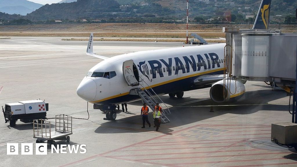 Coronavirus: Airlines cancel thousands of flights