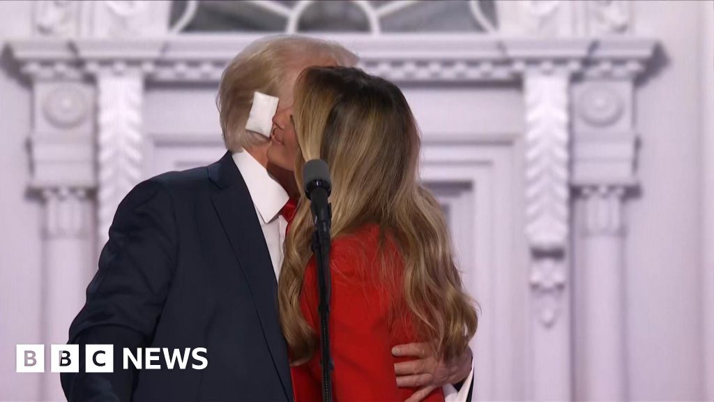 Watch Trump and Melania kiss as balloons drop