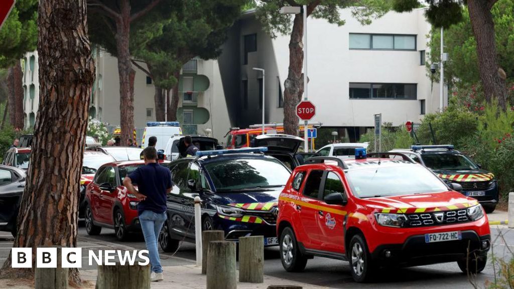 Explosion outdoor French synagogue in L. a. Grande-Motte injures police officer