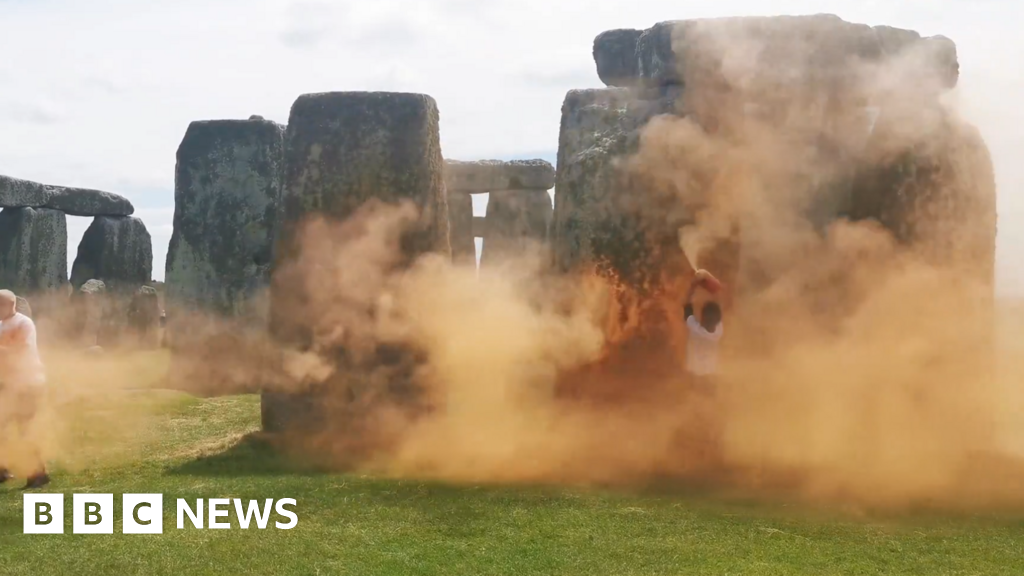 Stonehenge covered in orange paint by Just Stop Oil