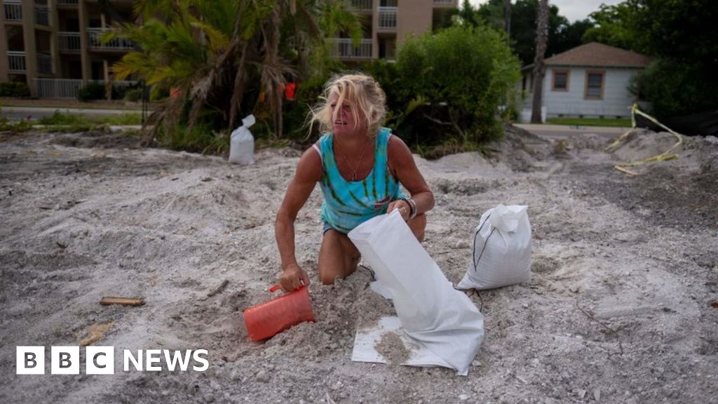 Hurricane Ian: Florida fears catastrophic flooding as storm nears