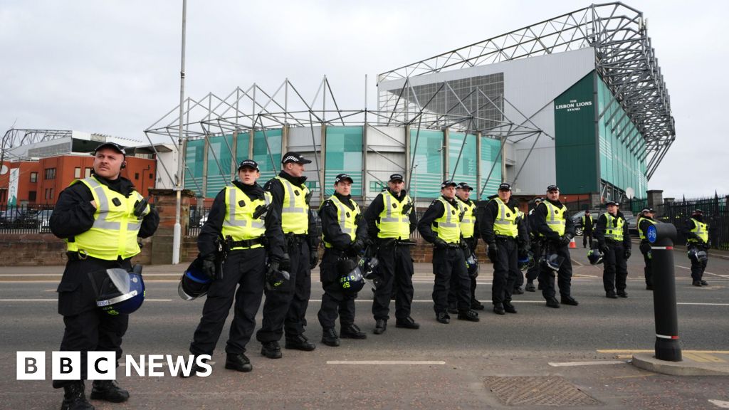 Polisi menyangkal 90 penggemar sepak bola masuk ke pertandingan Celtic v Rangers