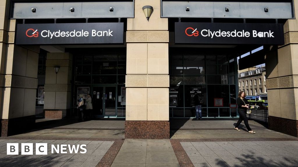 Clydesdale Bank investors rebel over directors' pay